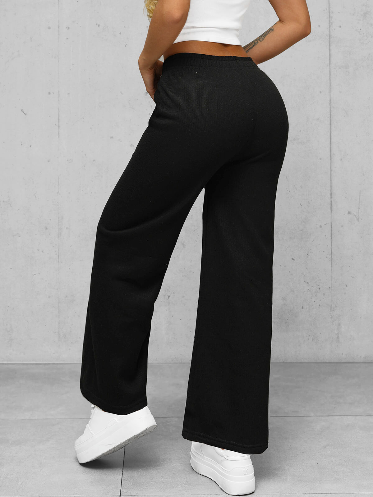 zenaoページ Eleganckie czółenka damskie z geometryczną ozdobą