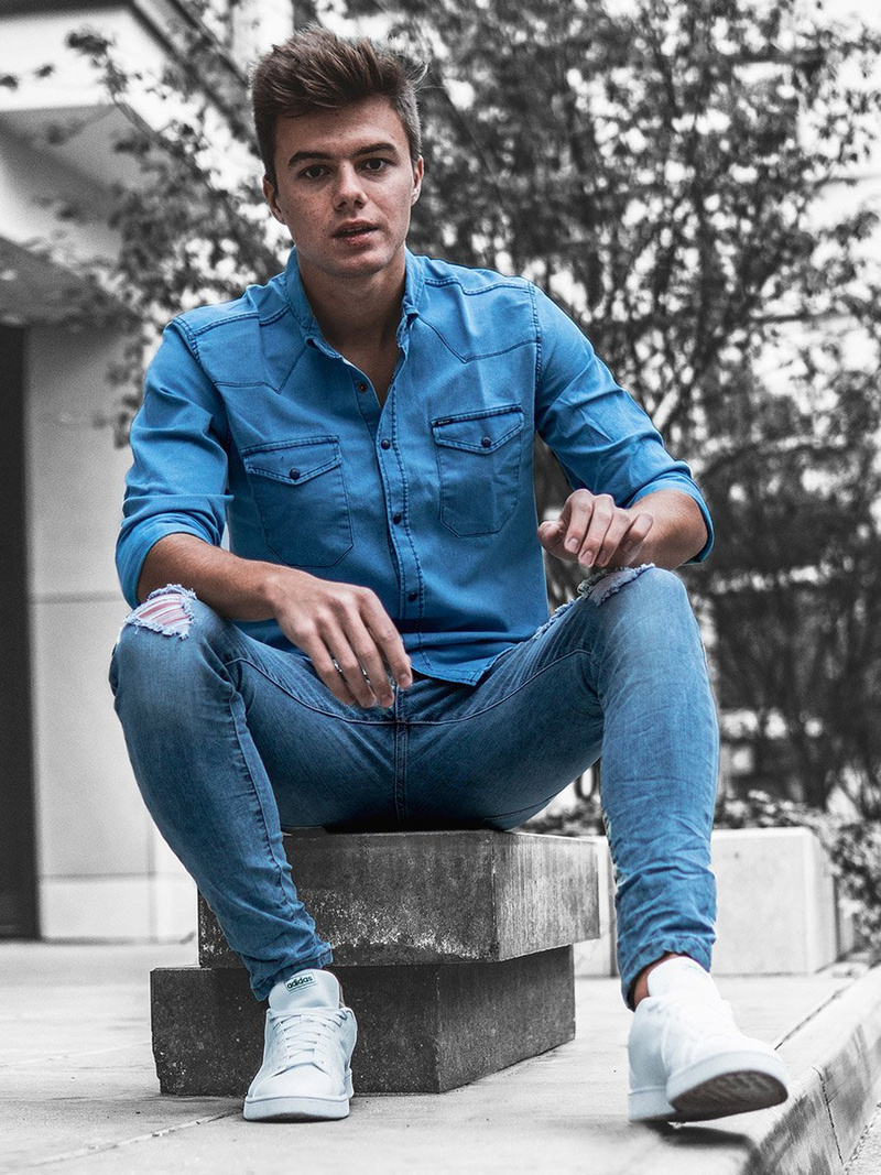 Koszula męska jeansowa jasno-niebieska OZONEE O/3466