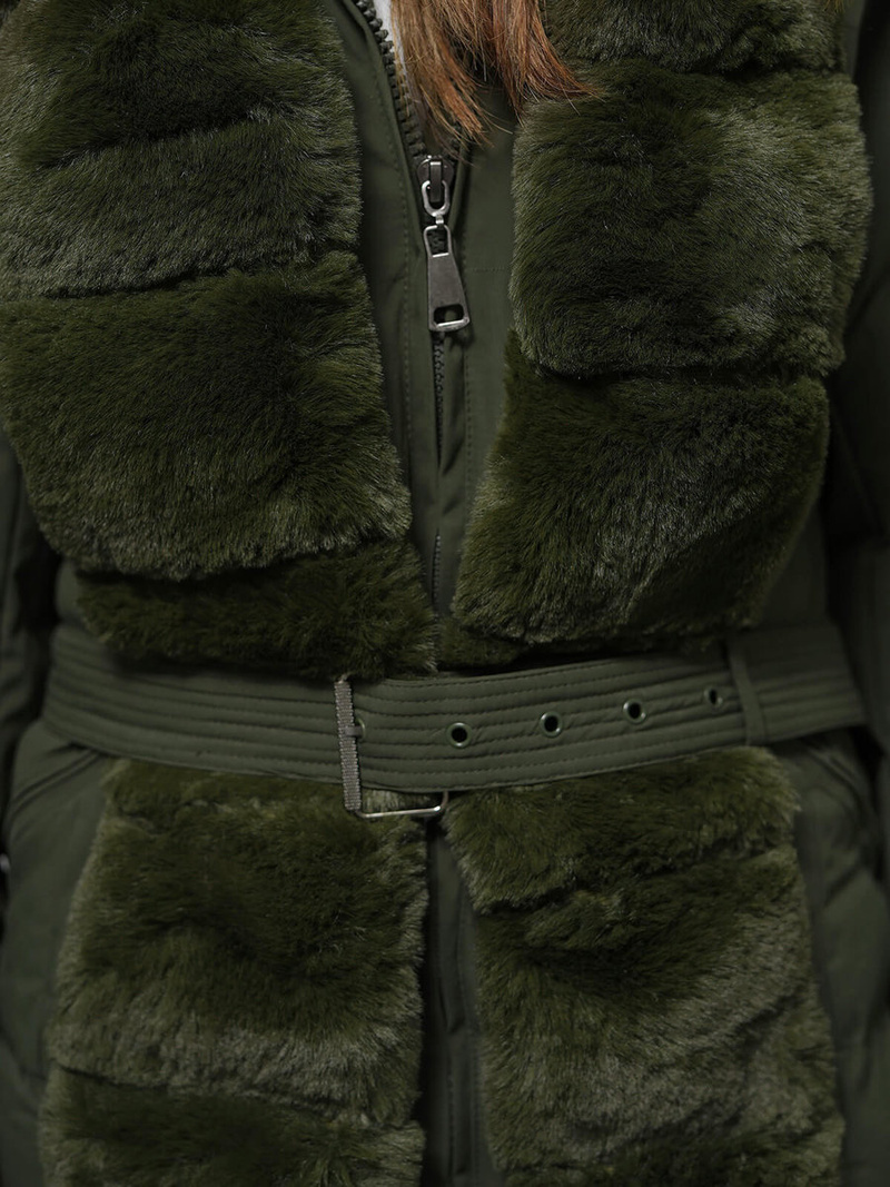 Kurtka zimowa damska długa z futerkiem ciemno-zielona OZONEE JS/5M3158/136