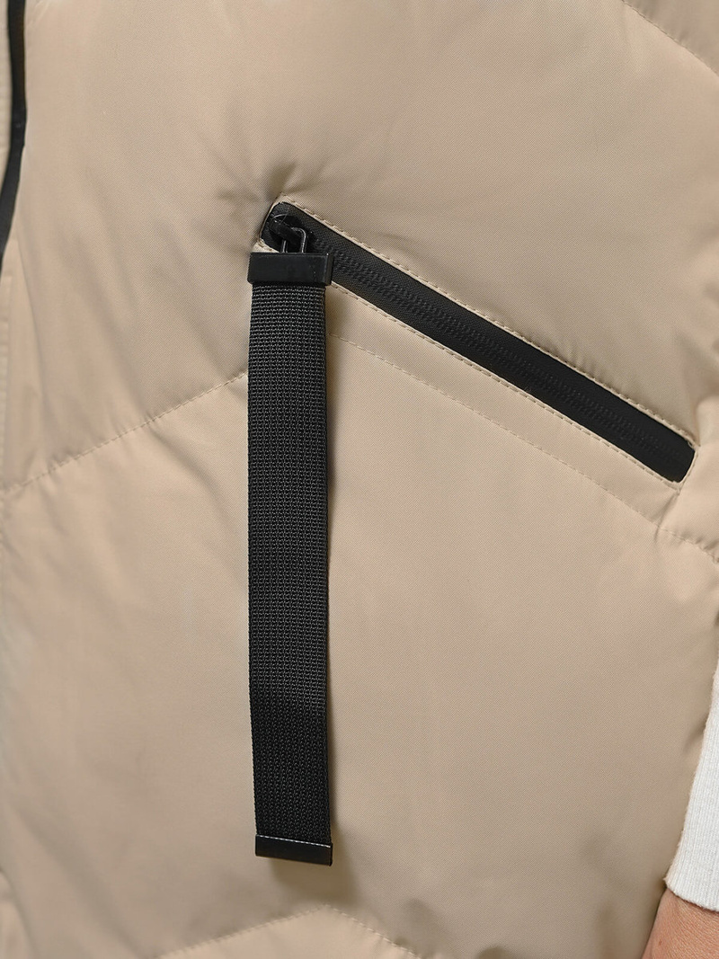 Kamizelka damska długa pikowana z kapturem beżowa OZONEE JS/M788/62Z