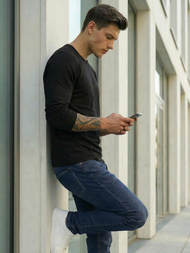 Spodnie jeansowe męskie regular fit ciemno-niebieskie OZONEE DO/4048/2Z