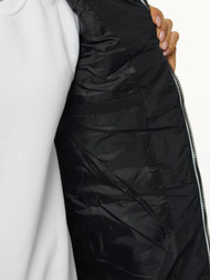 Kamizelka damska długa pikowana z kapturem czarna OZONEE N/6805/1