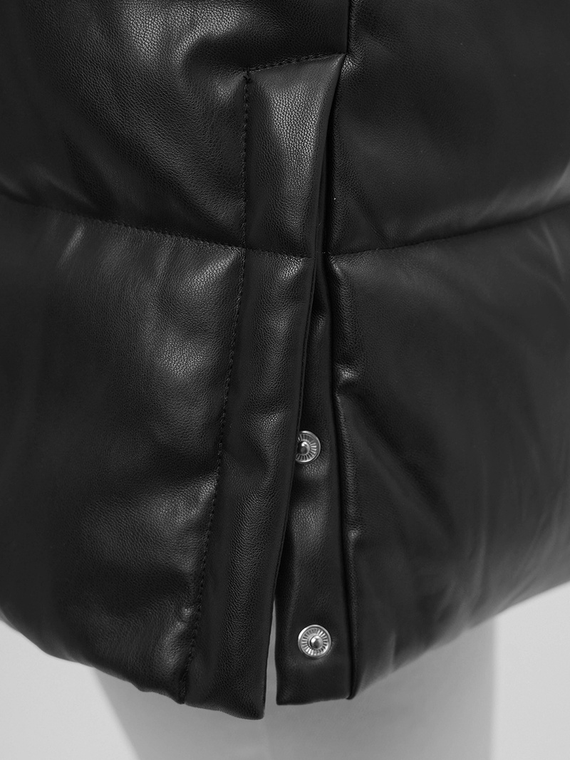 Стьобаний жіночий жилет чорний OZONEE O/AY756