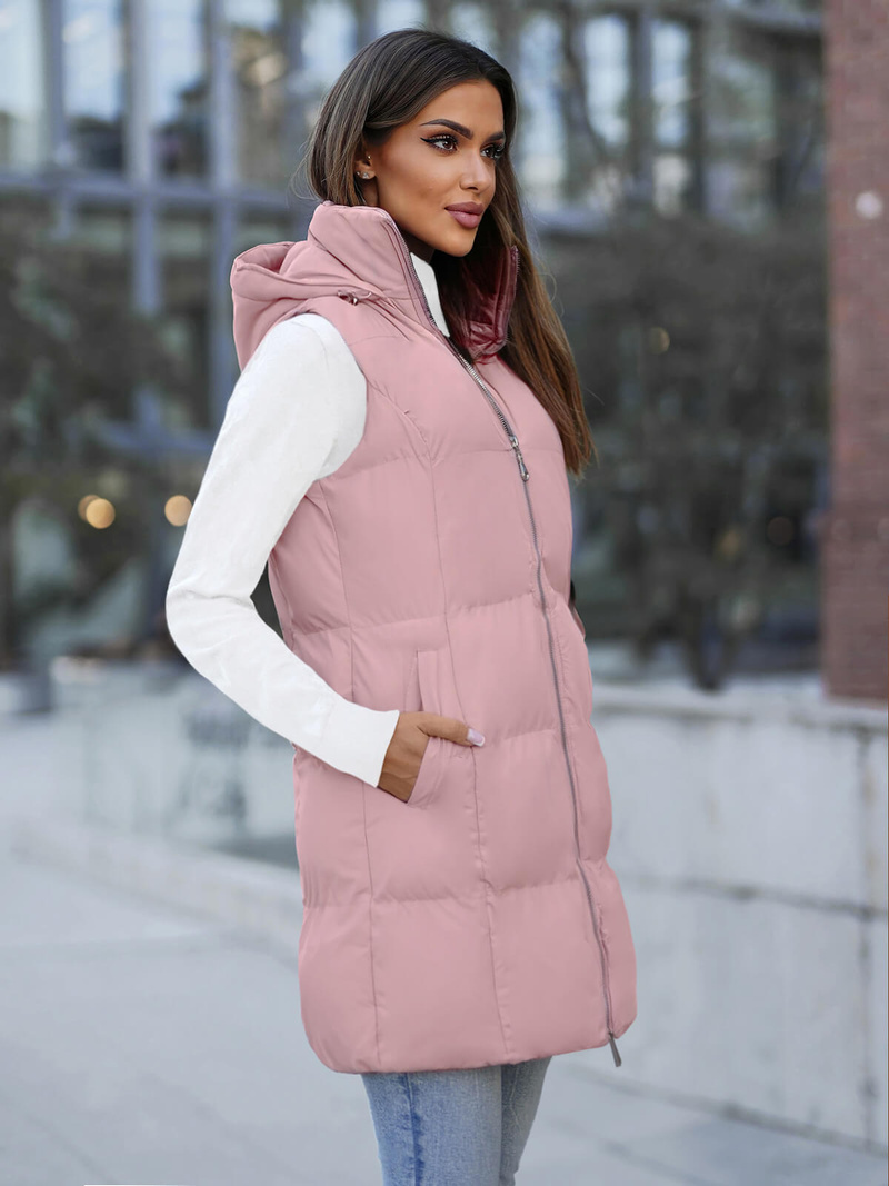 Kamizelka damska długa pikowana z kapturem pudrowa OZONEE JS/M721/46Z