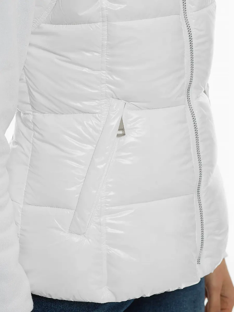 Kamizelka damska pikowana z futerkiem biała OZONEE O/DK027/10